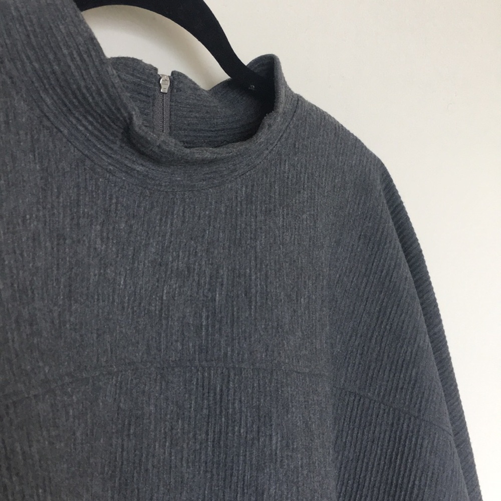 Chico’s Gray Mock-neck Pullover EUC